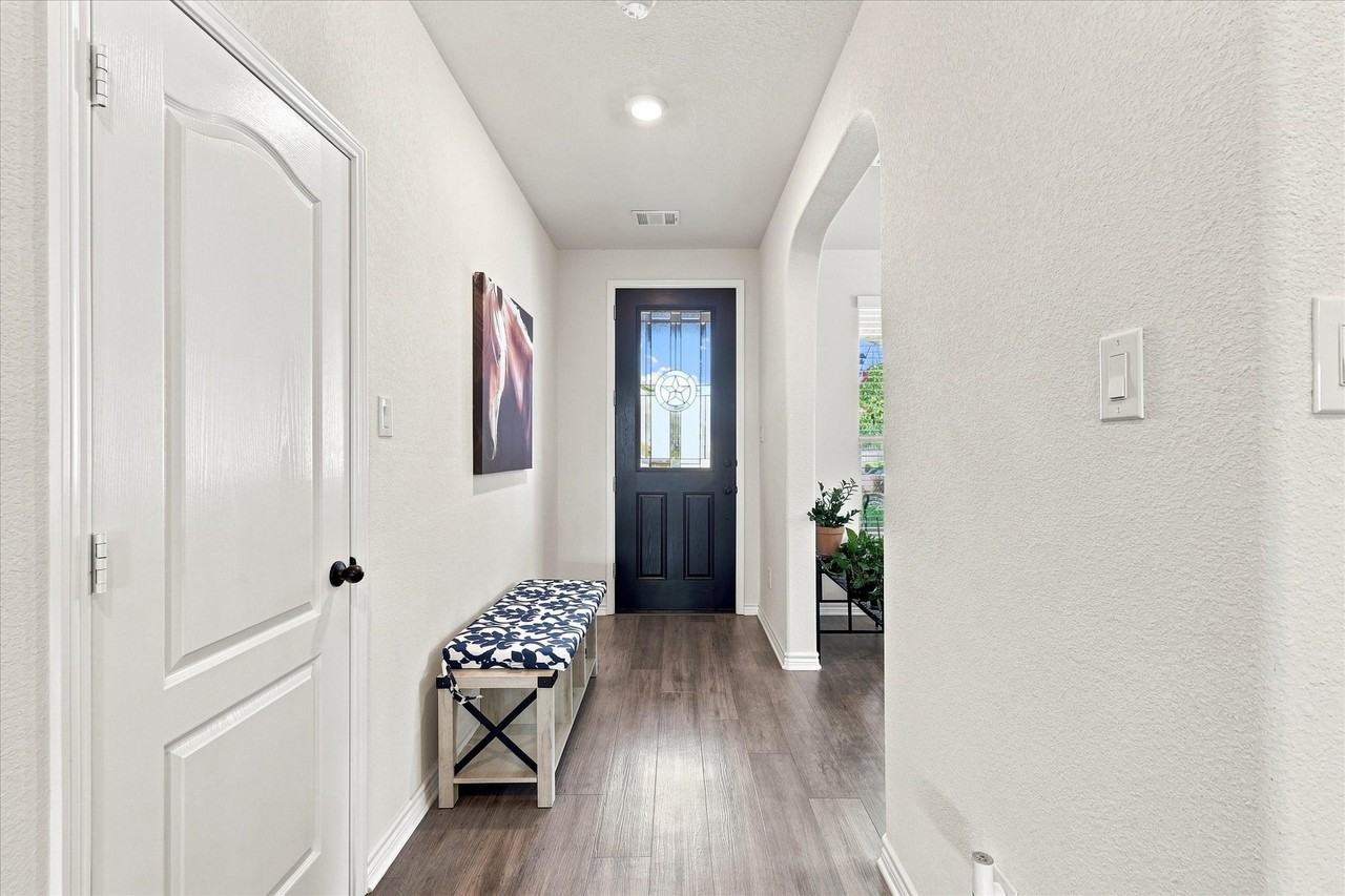 2613 Wayne Ave - Photo 2 of 30