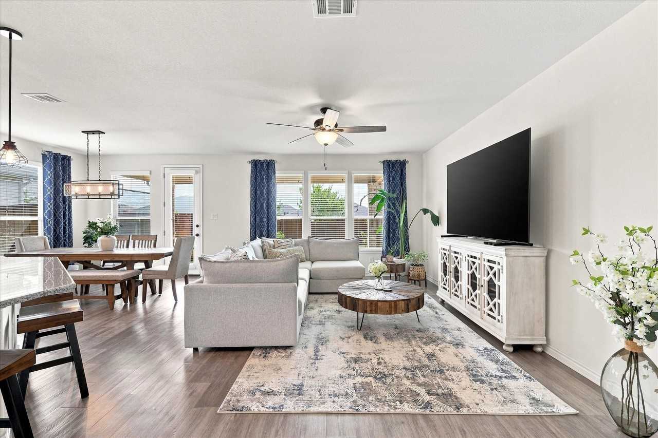 2613 Wayne Ave - Photo 3 of 30