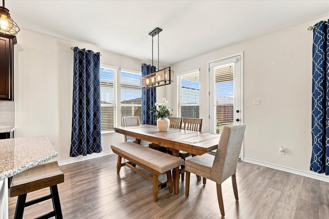 2613 Wayne Ave - Photo 5 of 30