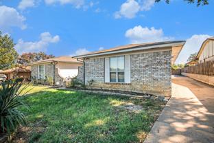 6915 W Cleburne Rd - Photo 1 of 1