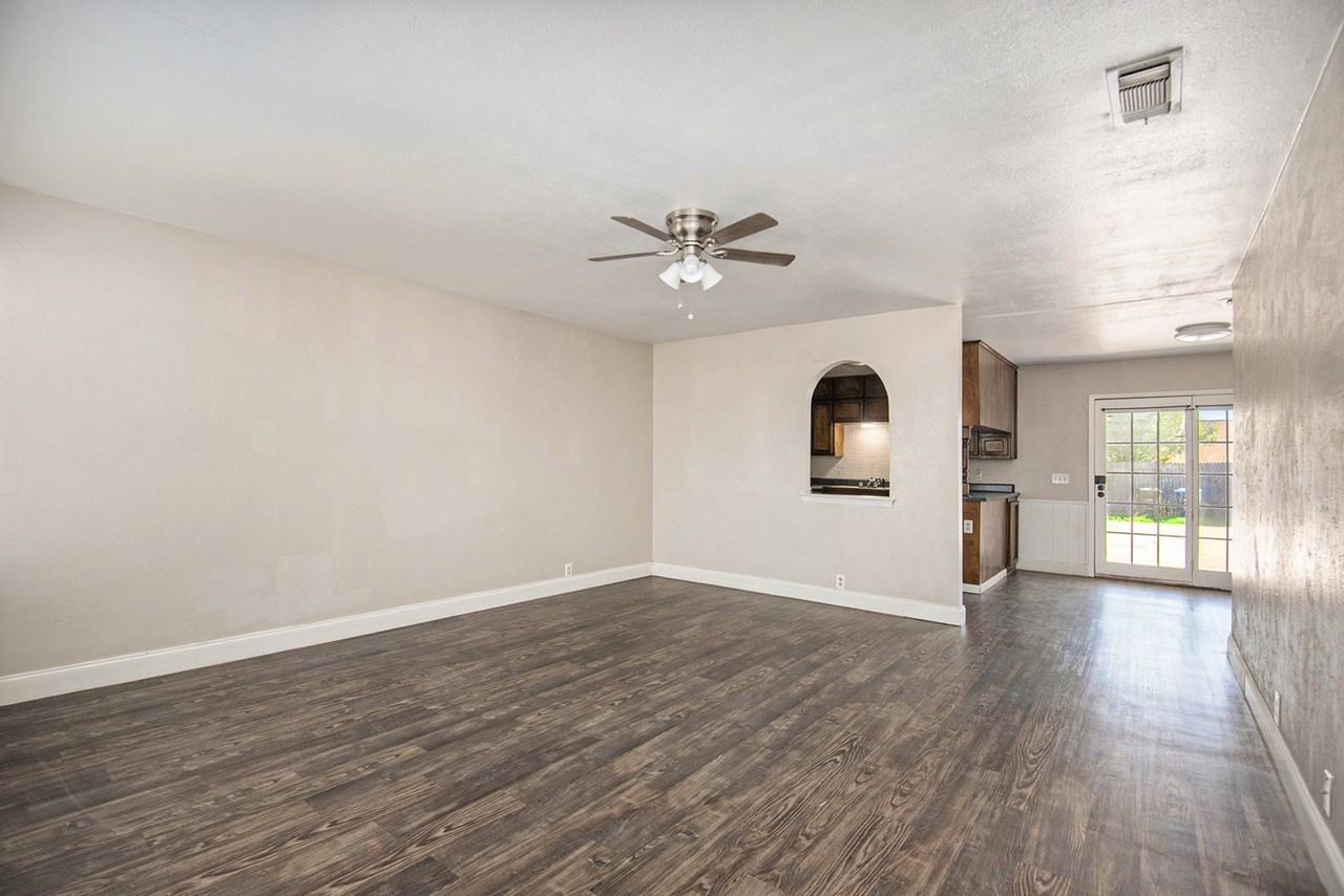 6915 W Cleburne Rd - Photo 3 of 24