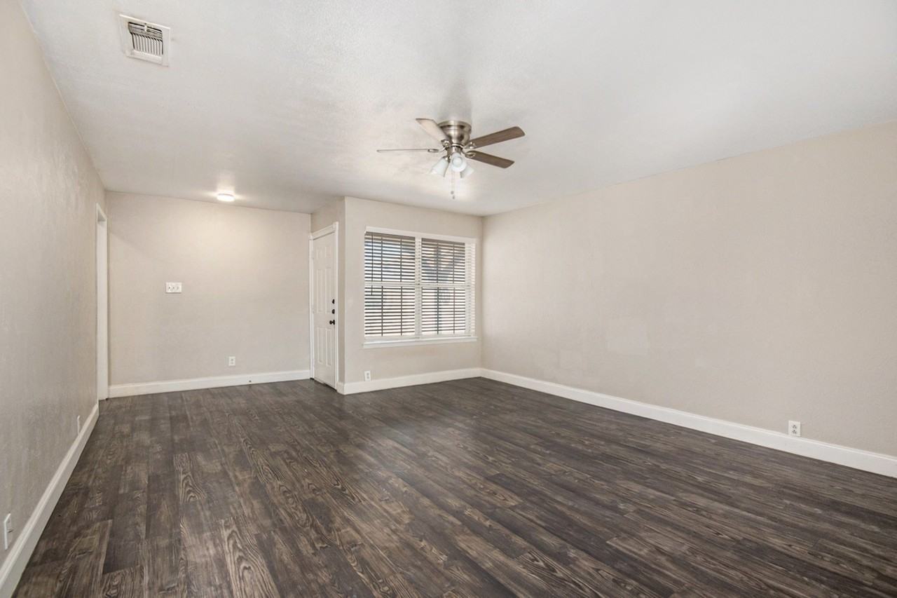 6915 W Cleburne Rd - Photo 4 of 24