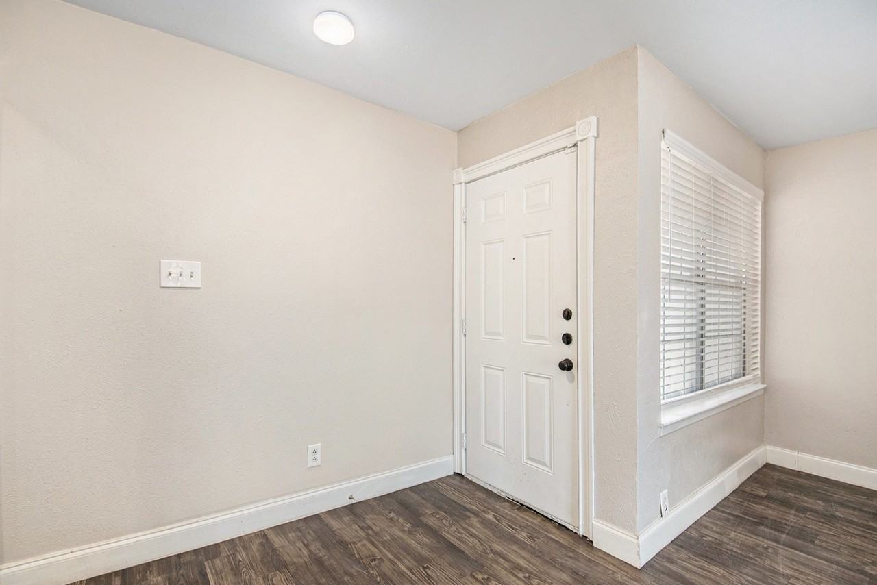 6915 W Cleburne Rd - Photo 5 of 24
