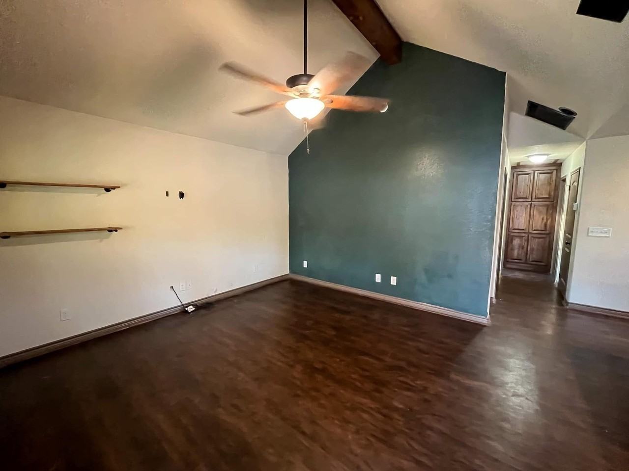 2401 Fox Ct - Photo 4 of 8
