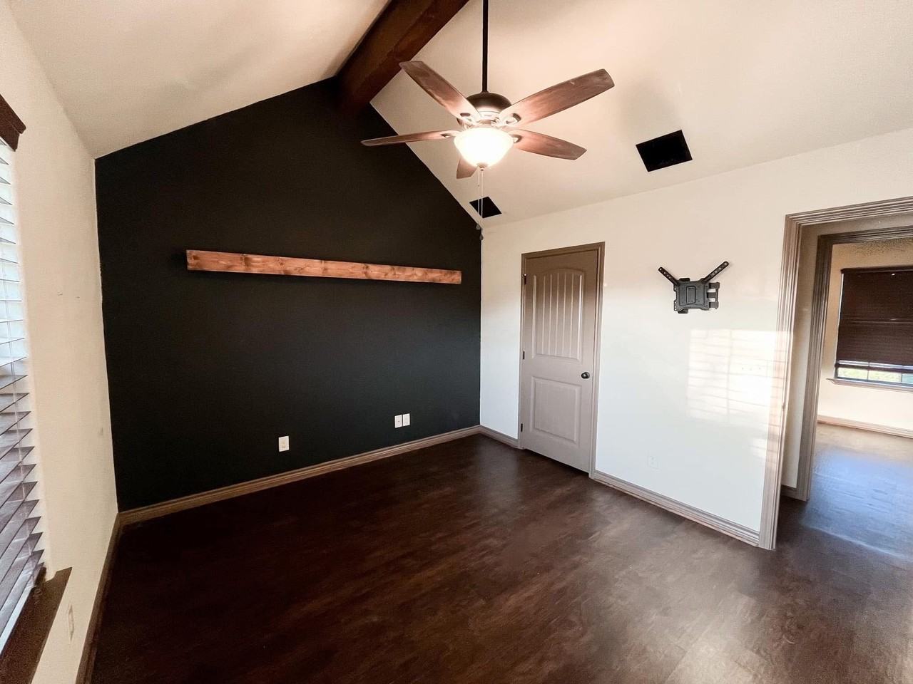 2401 Fox Ct - Photo 5 of 8