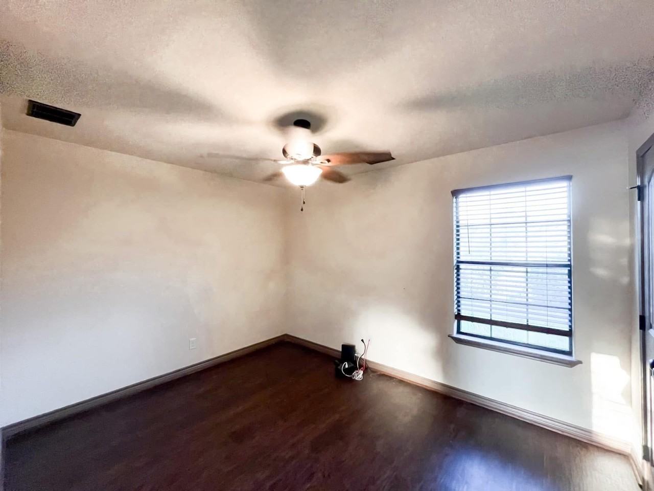 2401 Fox Ct - Photo 6 of 8