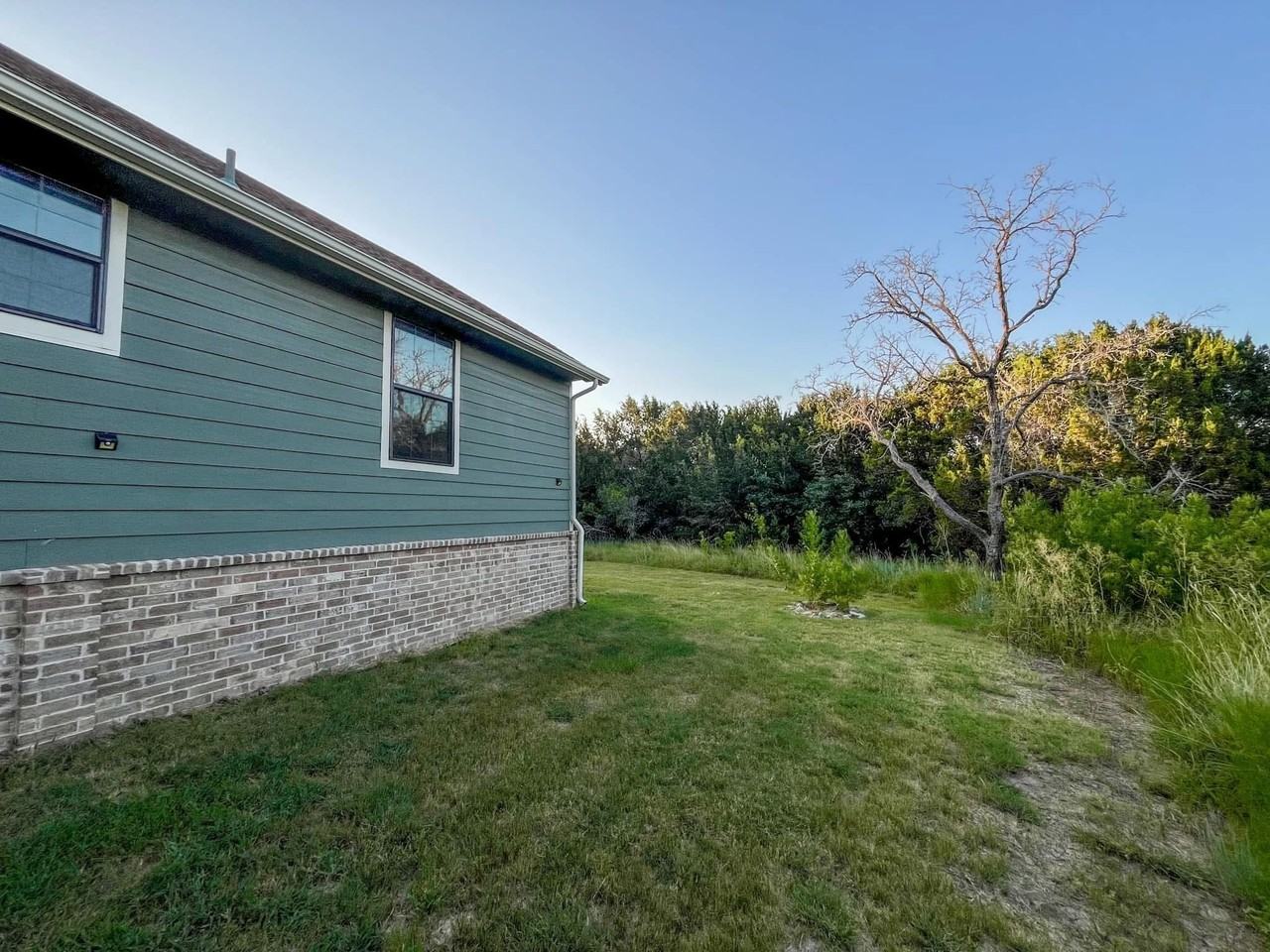 2401 Fox Ct - Photo 7 of 8