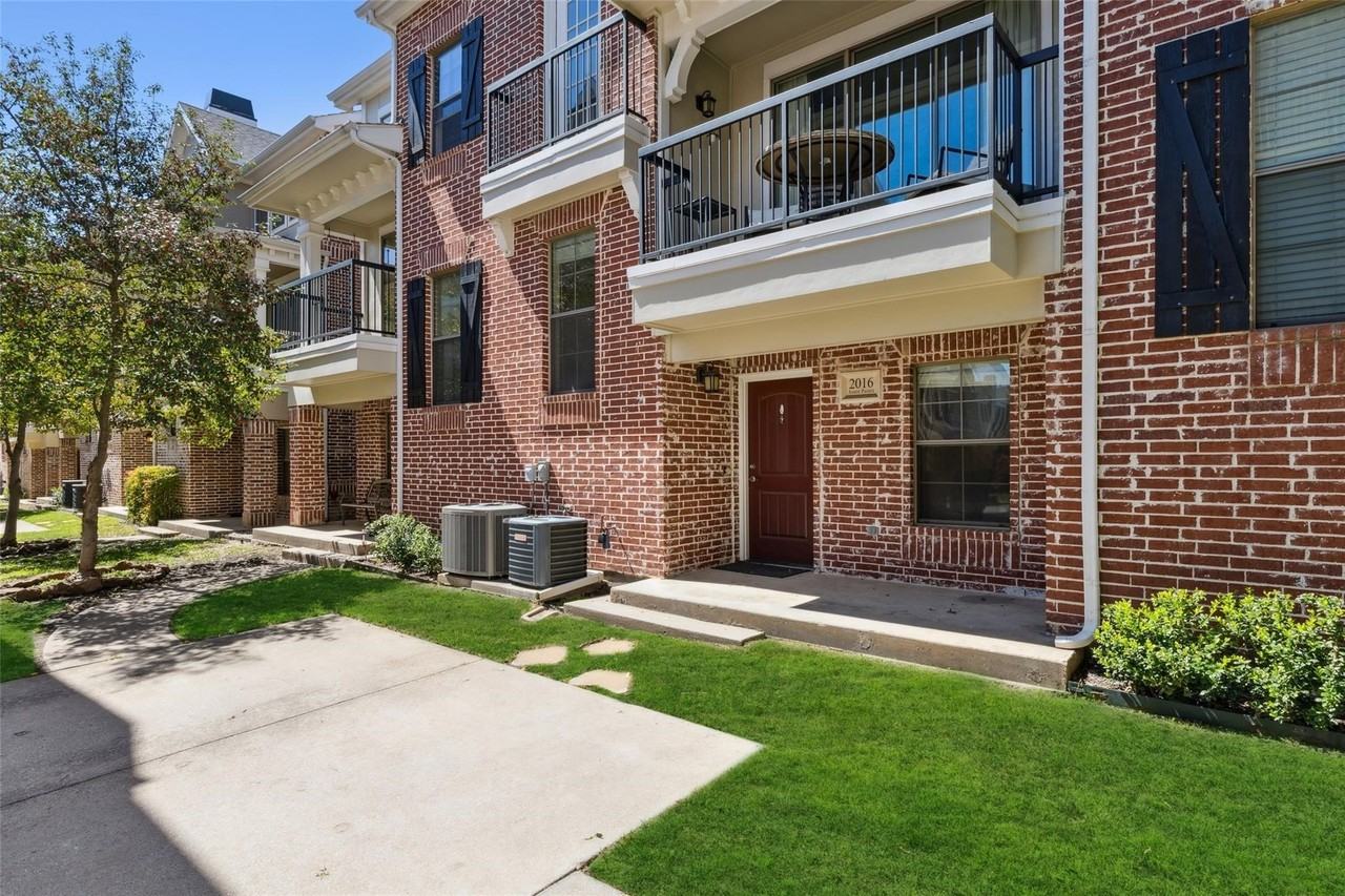 2016 Azure Pointe - Photo 2 of 21