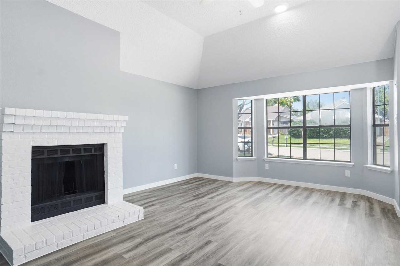1728 Hackamore St - Photo 3 of 16