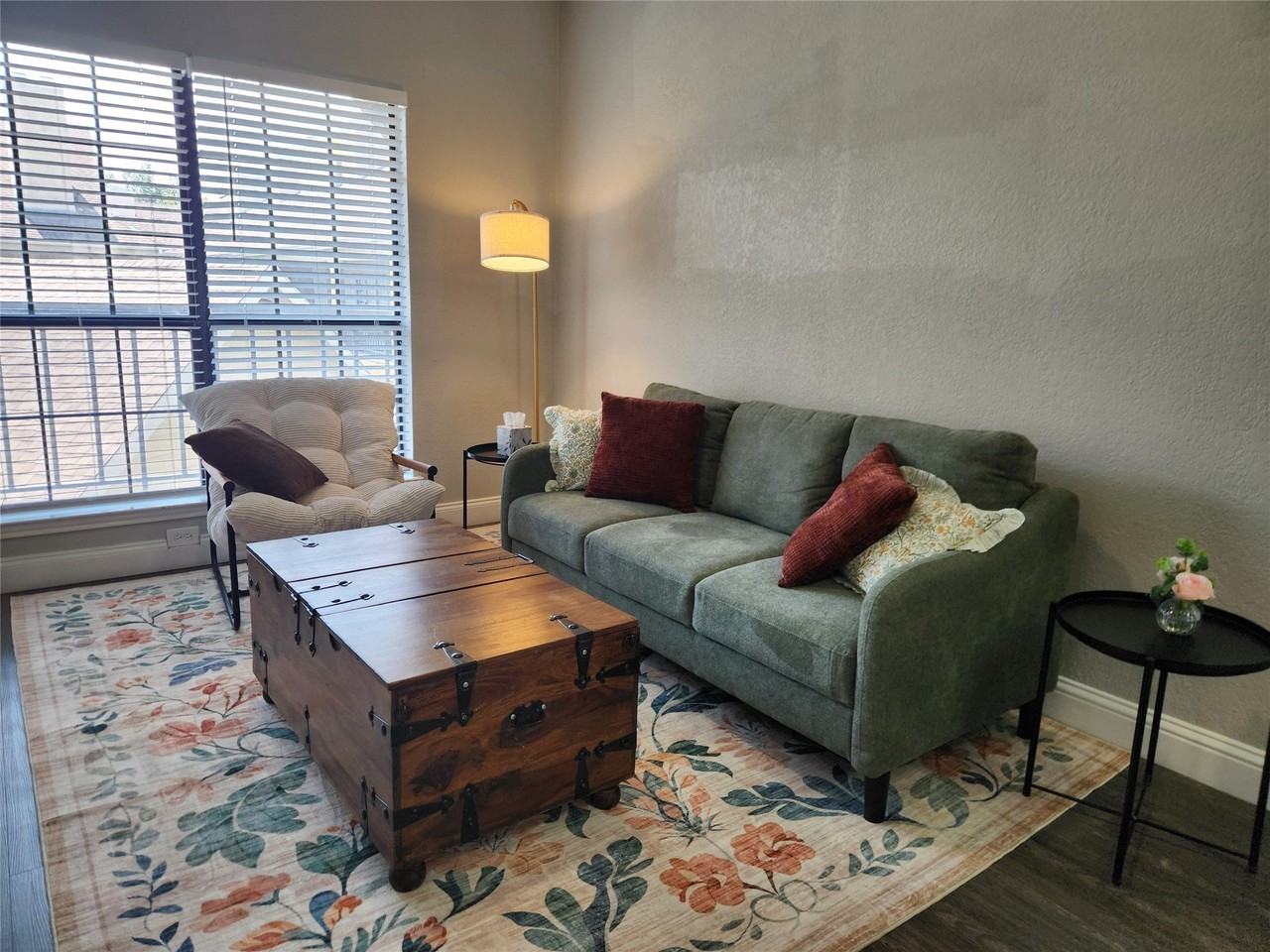 4800 W Lovers Ln - Photo 6 of 31