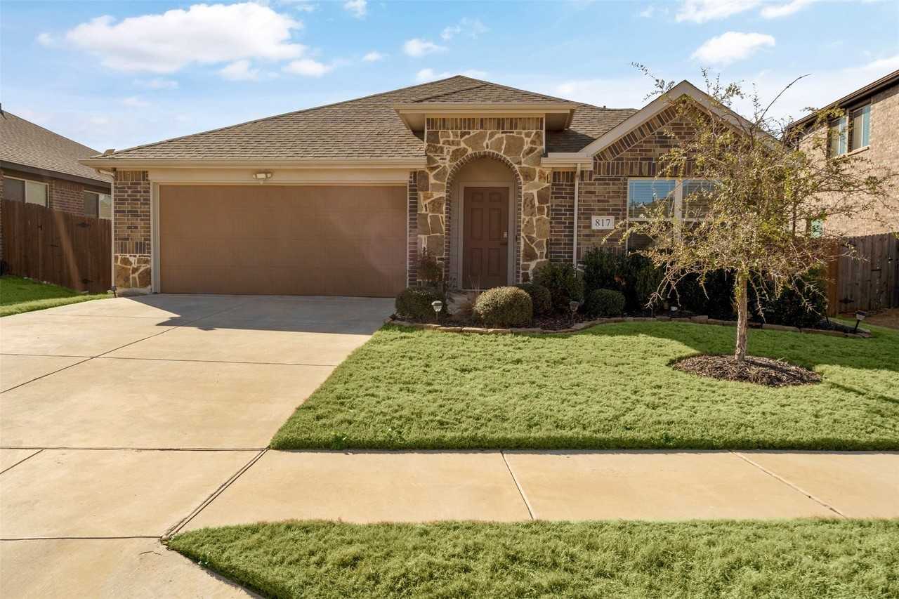 817 Cloverwood Dr - Photo 3 of 22