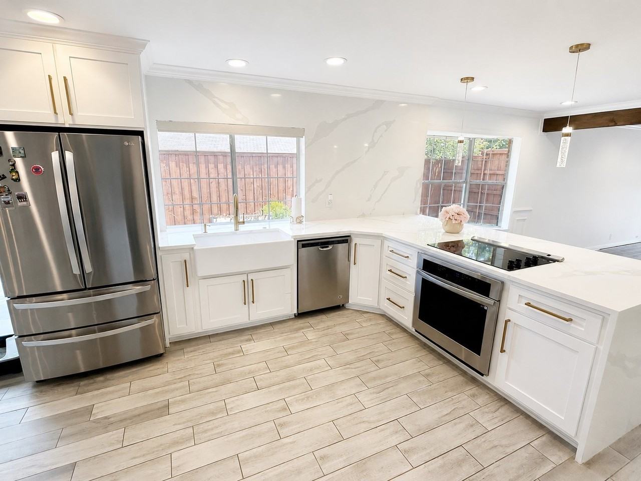 733 Middle Cove Dr - Photo 6 of 14