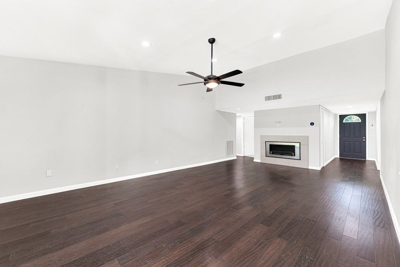 1906 Haymeadow - Photo 4 of 21