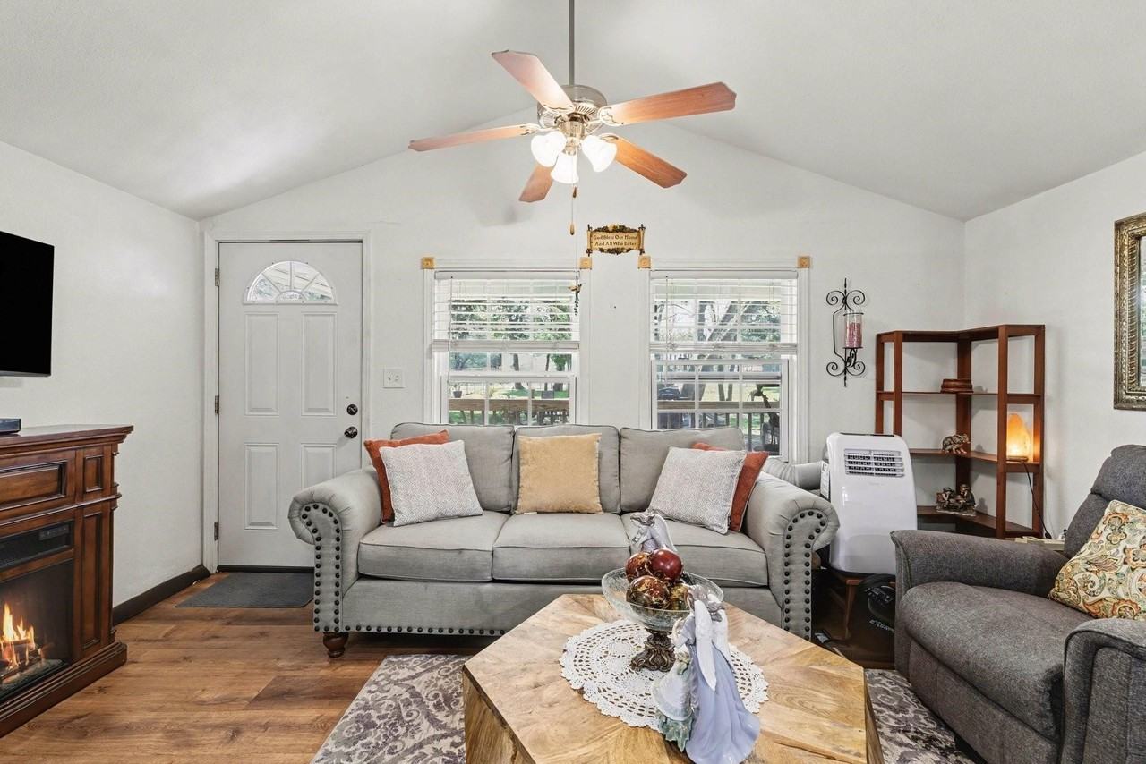 5591 County Road 920 - Photo 4 of 34