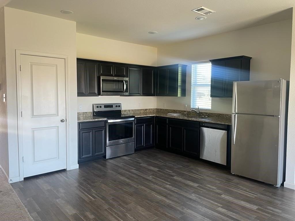 501 Swift Current Dr - Photo 2 of 13