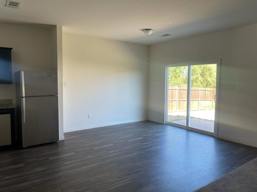 501 Swift Current Dr - Photo 3 of 13