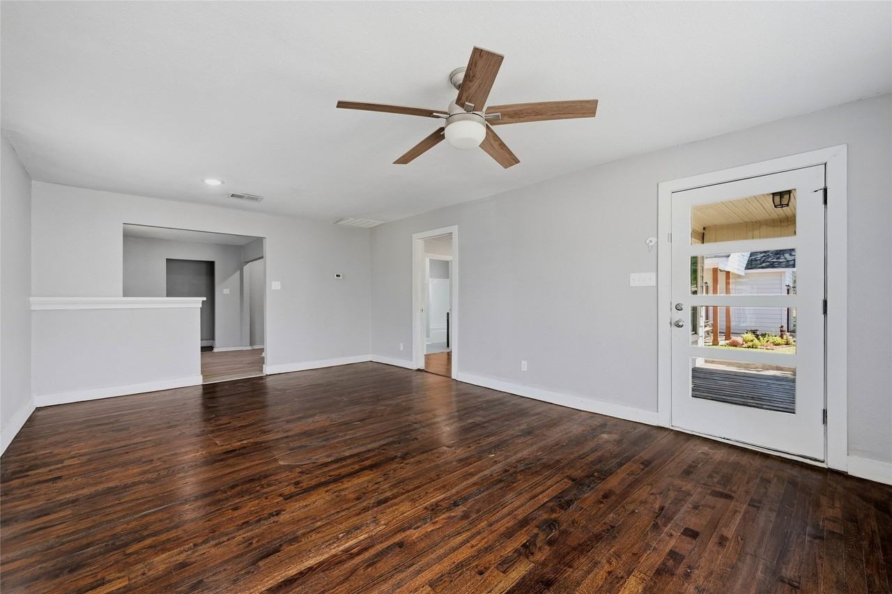 215 W Walker St - Photo 6 of 22