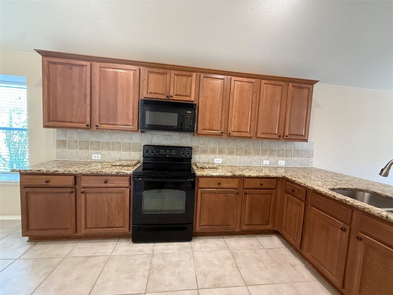 3605 Cottonwood Rd - Photo 5 of 38