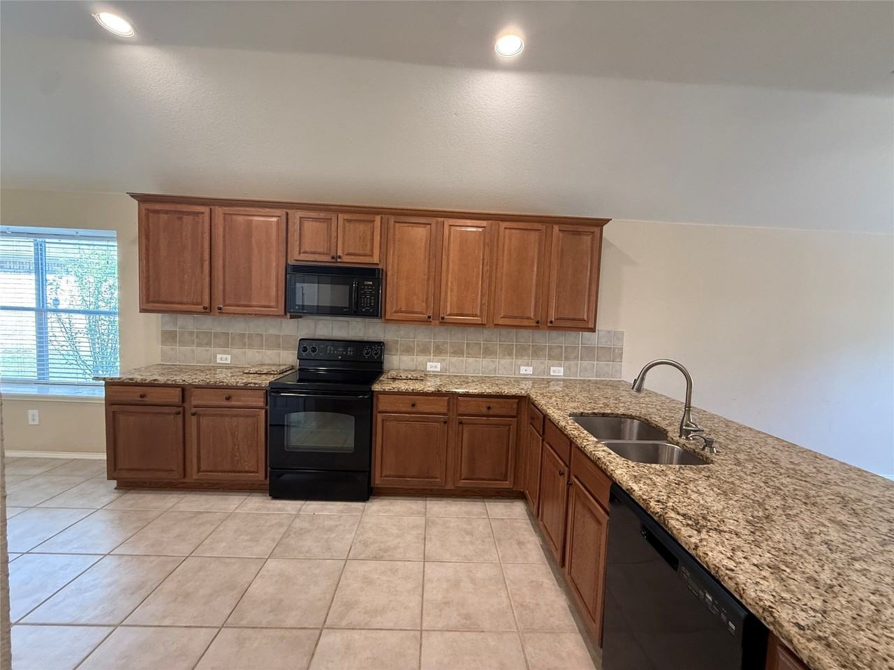 3605 Cottonwood Rd - Photo 6 of 38