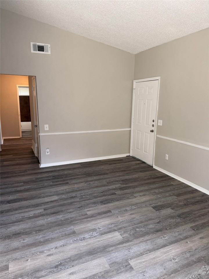 1803 Wickersham Dr - Photo 3 of 20