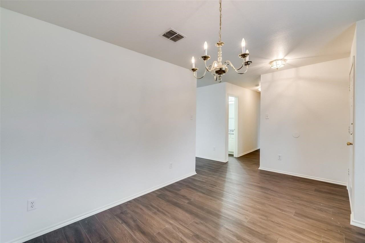 2946 Midbury Dr - Photo 5 of 21