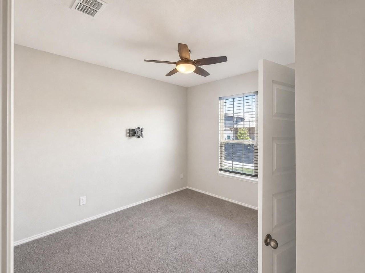 5601 Portola Ln - Photo 6 of 29