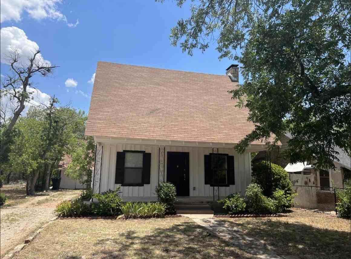 361 College Dr - Photo 4 of 17