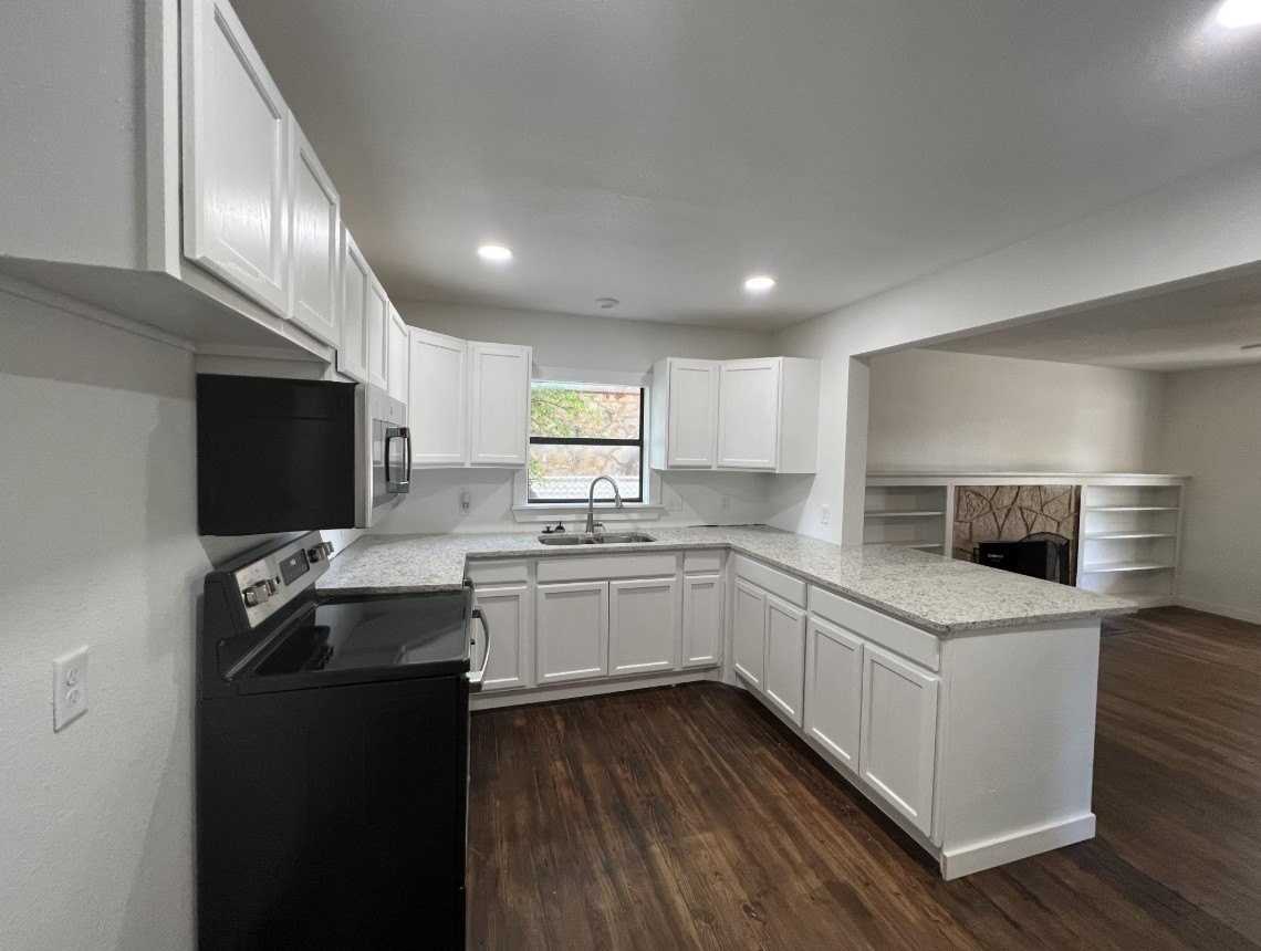 361 College Dr - Photo 7 of 17