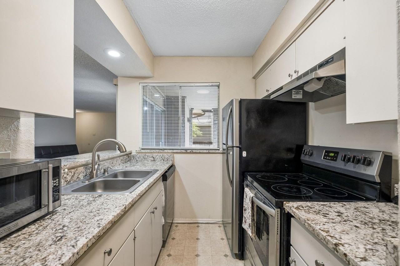 5138 Amesbury Dr #211 - Photo 6 of 17