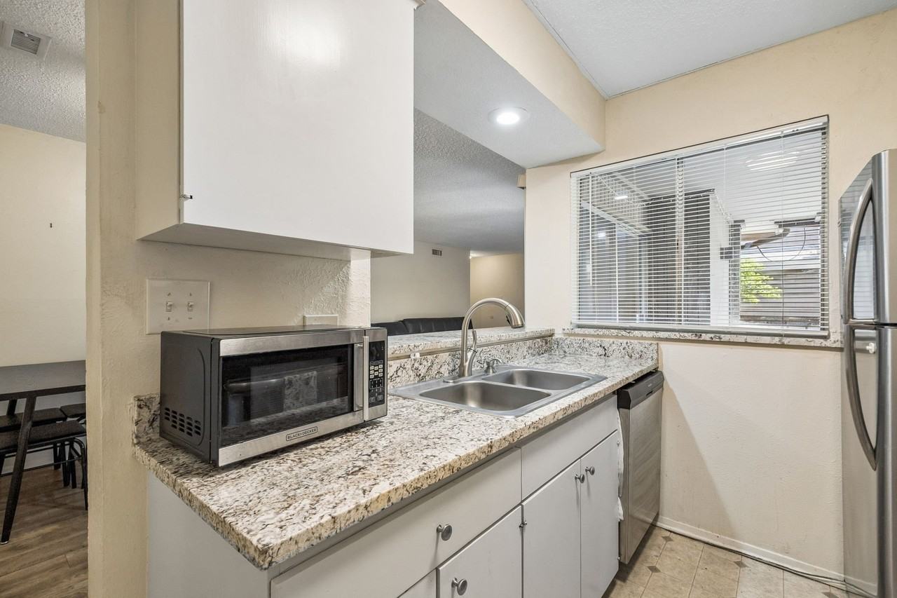 5138 Amesbury Dr #211 - Photo 7 of 17