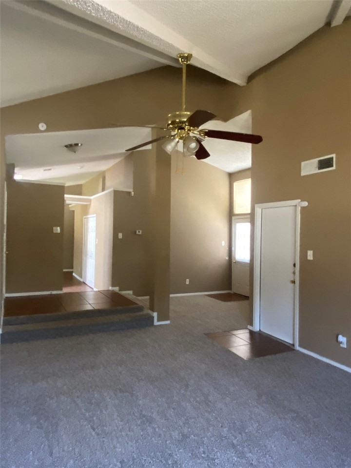 4370 Ashley Ln - Photo 4 of 18