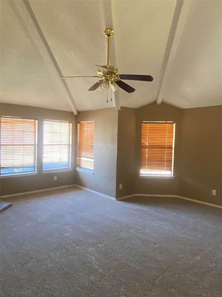 4370 Ashley Ln - Photo 6 of 18