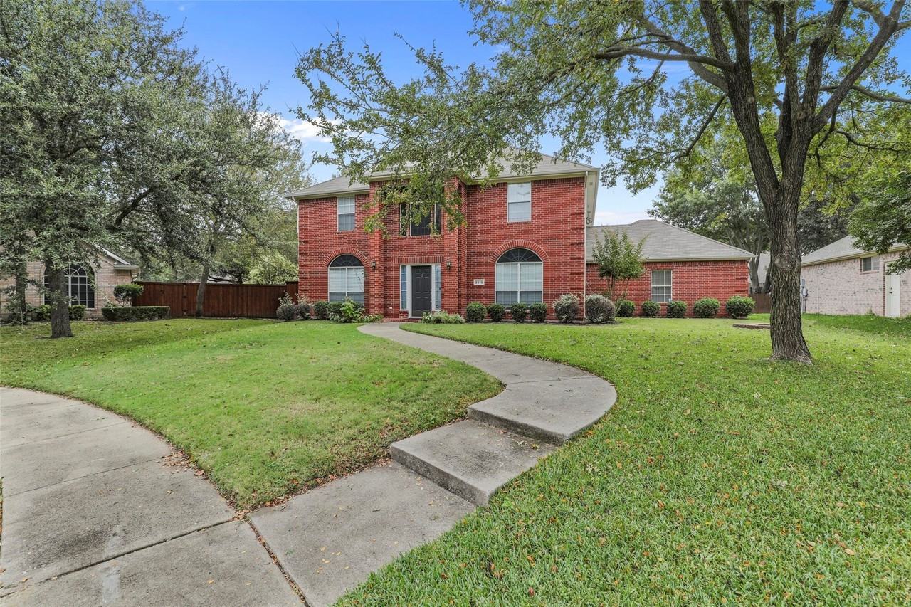 2810 Glenwick Ct - Photo 3 of 40