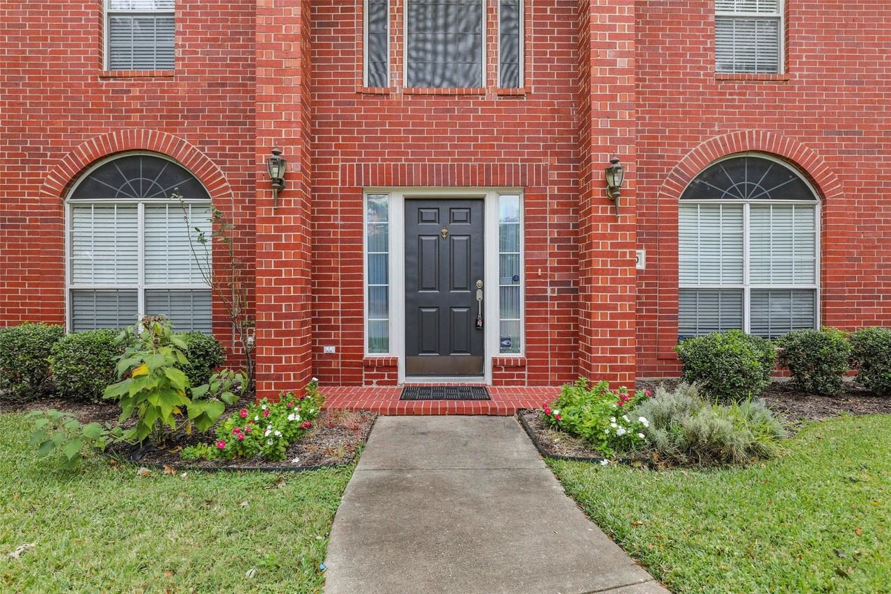 2810 Glenwick Ct - Photo 5 of 40