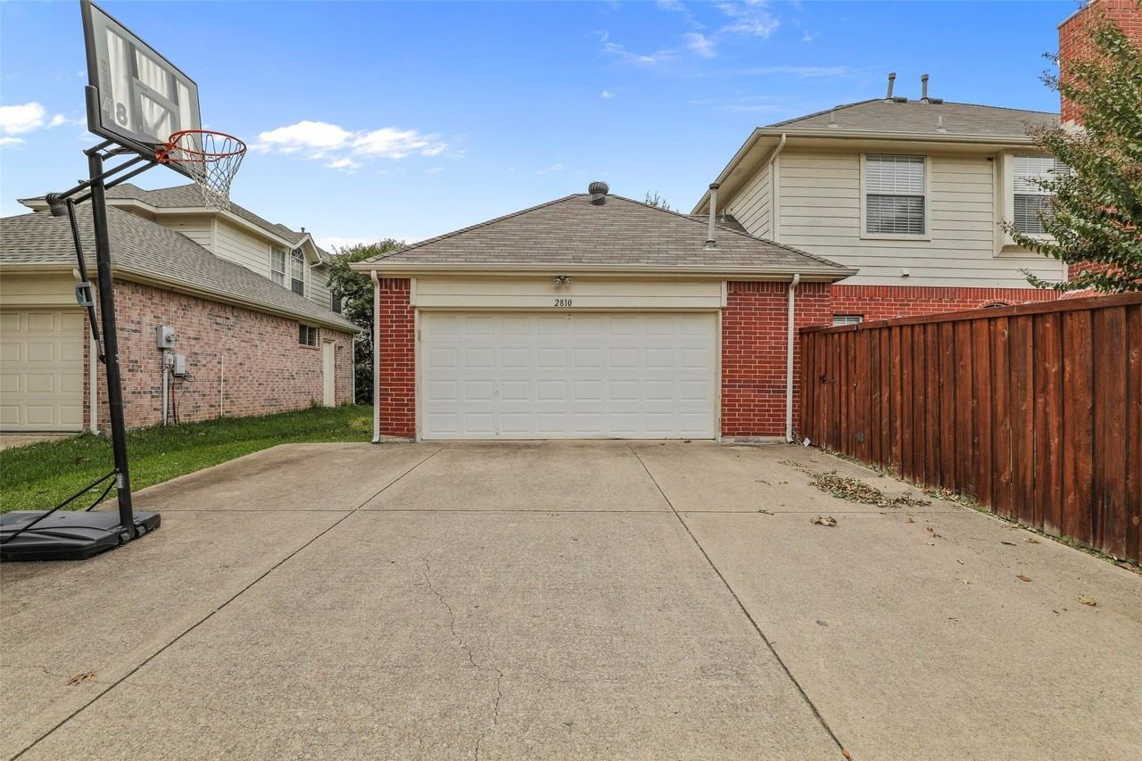 2810 Glenwick Ct - Photo 6 of 40