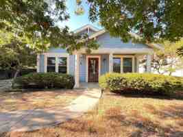 featured image of 403 W Oak St