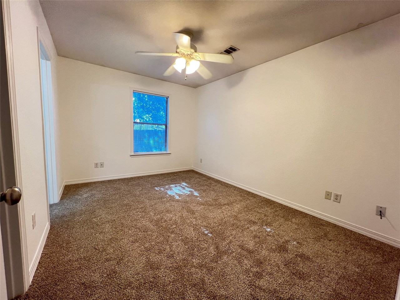 403 W Oak St - Photo 7 of 16
