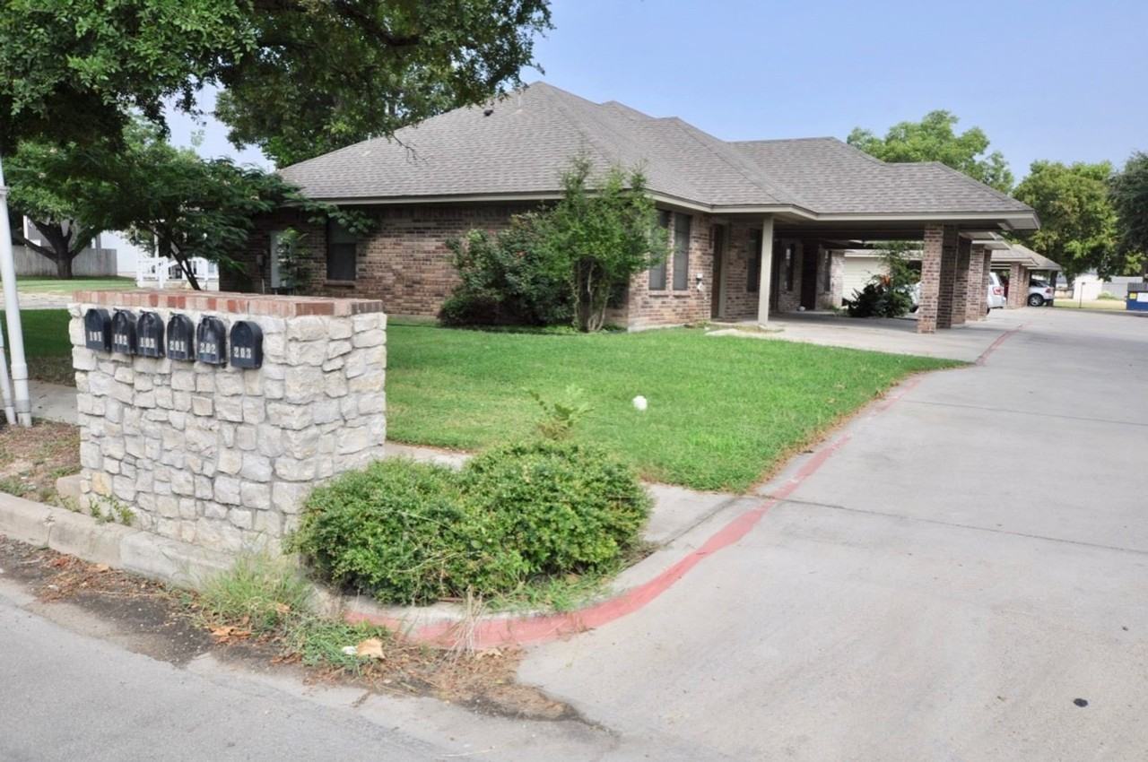 663 W Tarleton St #201