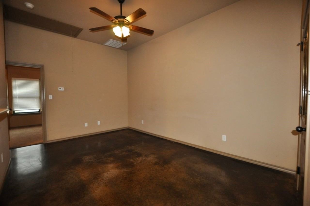 663 W Tarleton St #201 - Photo 3 of 14