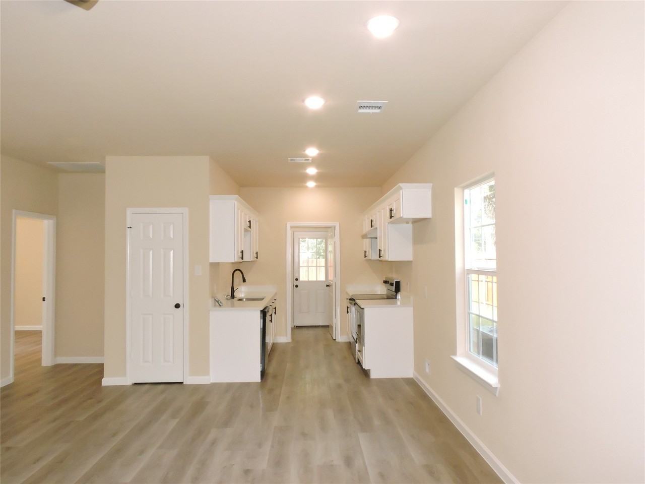 106 Navajo Dr - Photo 4 of 24