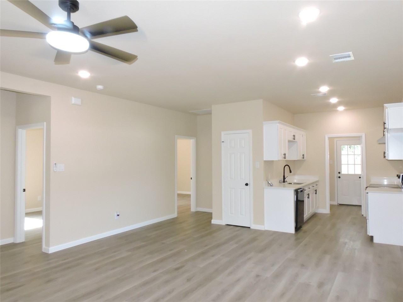 106 Navajo Dr - Photo 5 of 24