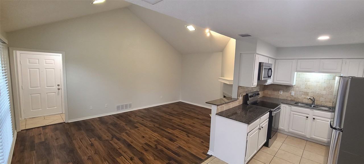 17811 Farley Trl - Photo 2 of 9