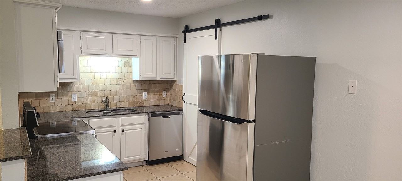 17811 Farley Trl - Photo 4 of 9