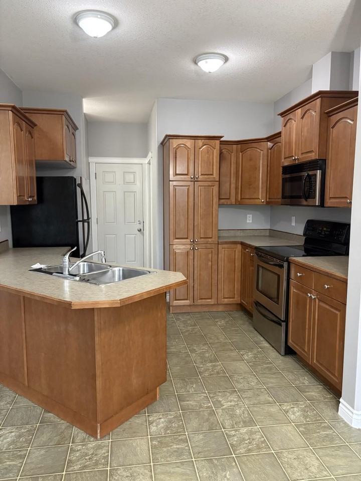 11321 82 Ave - Photo 2 of 10