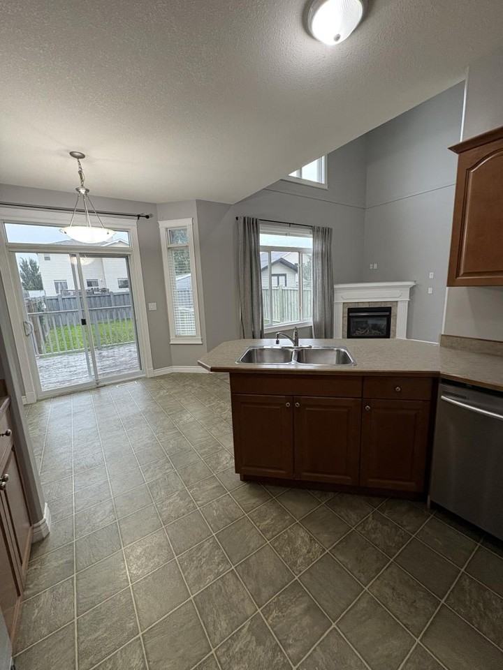 11321 82 Ave - Photo 3 of 10