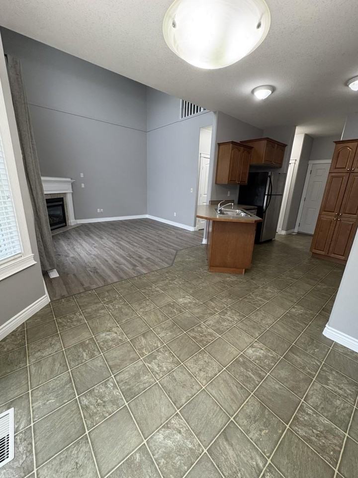 11321 82 Ave - Photo 4 of 10