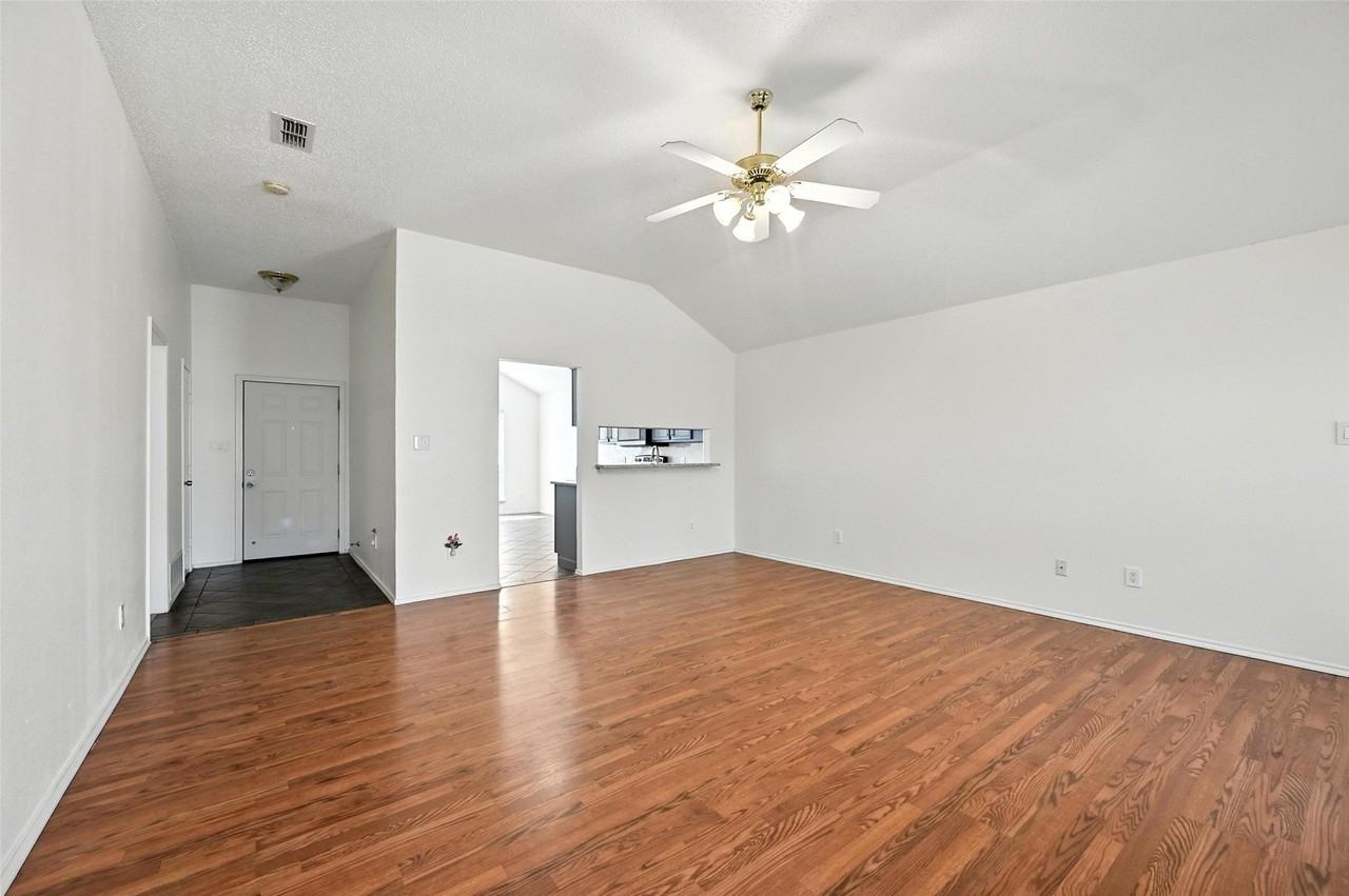 1455 Morrison Dr - Photo 5 of 19