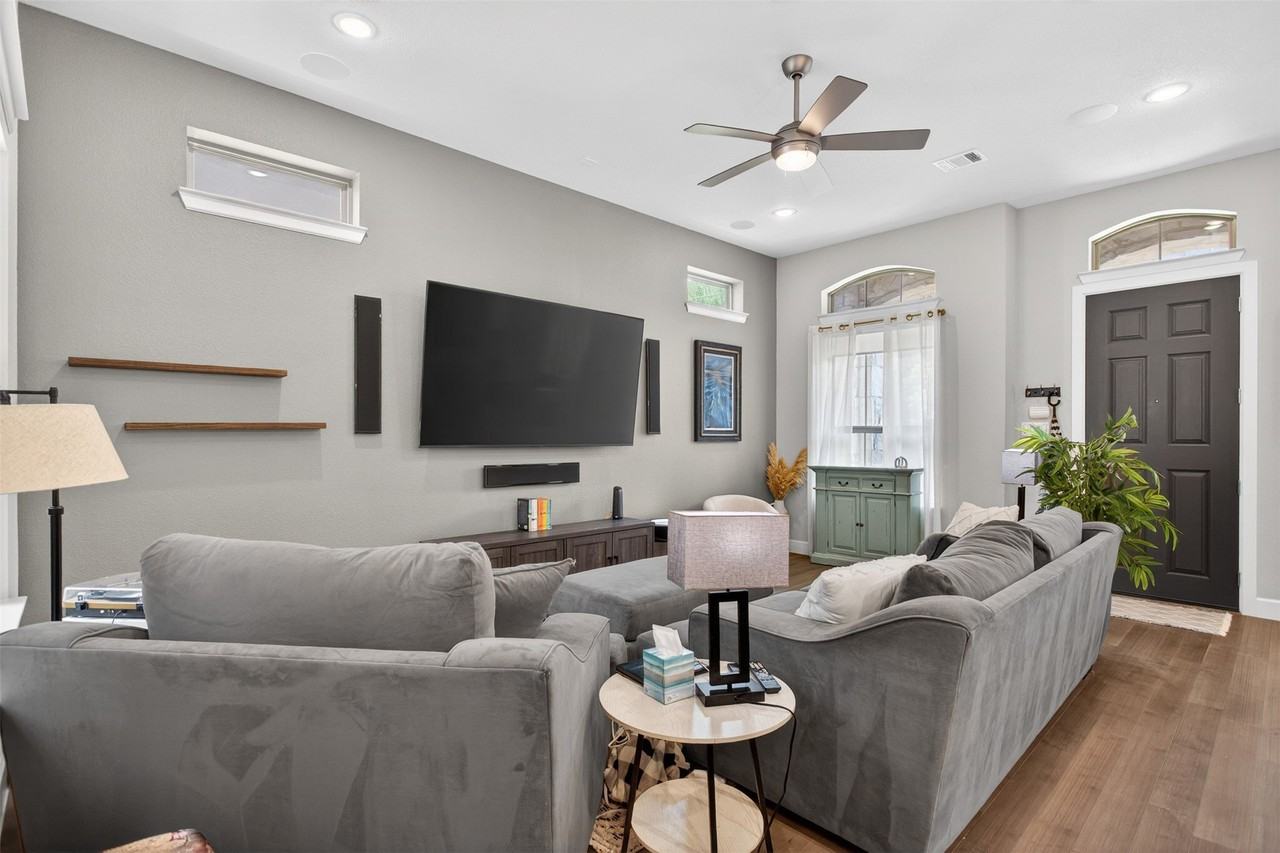 5137 Artemesia Ln - Photo 5 of 31