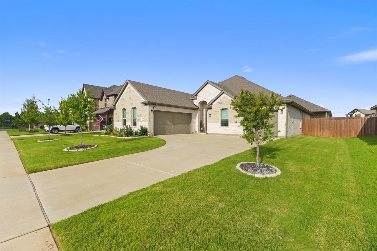 1029 Greencove Dr - Photo 5 of 38