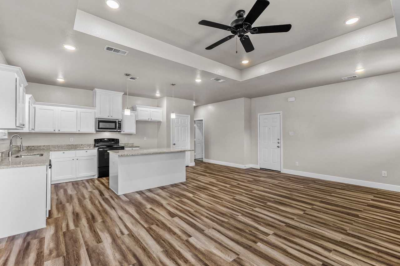 4210 Park St - Photo 4 of 24